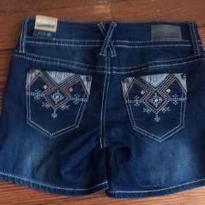 NWT Hydraulic Bailey Low Rise Jean Shorts
